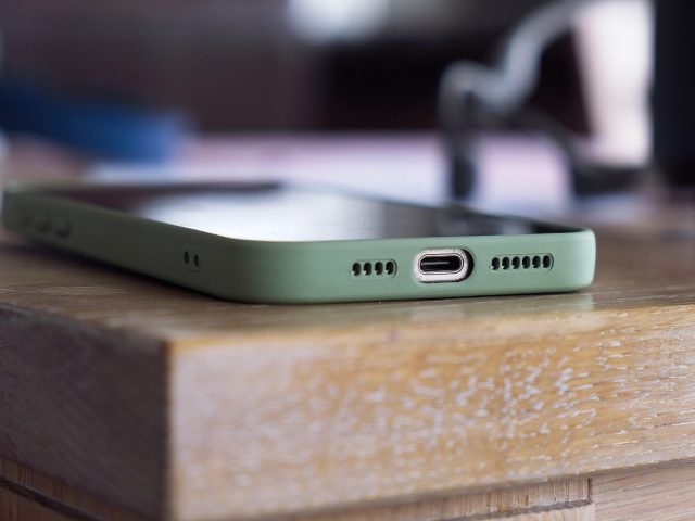 Revolut ou N26 : quelle néobanque mobile choisir