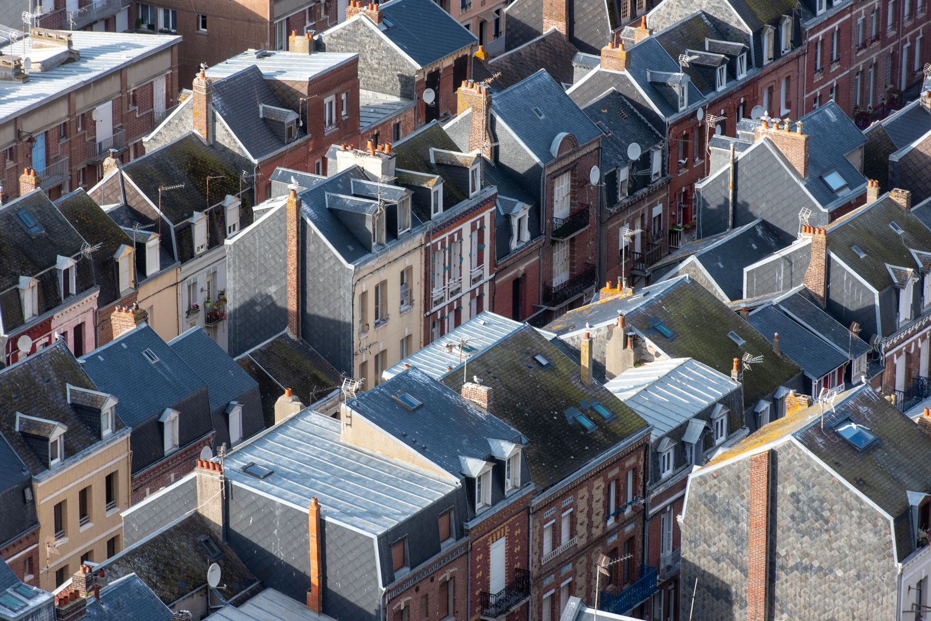 Qui sont les Français laissés pour compte face à la flambée des prix des carburants ?