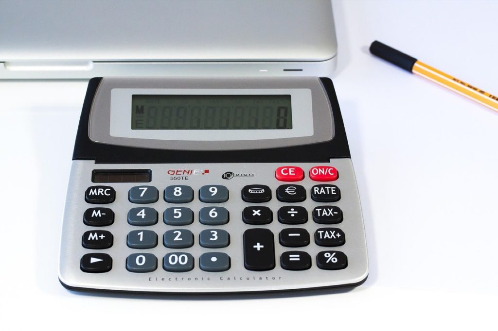 Astuces pour réduire les frais bancaires professionnels