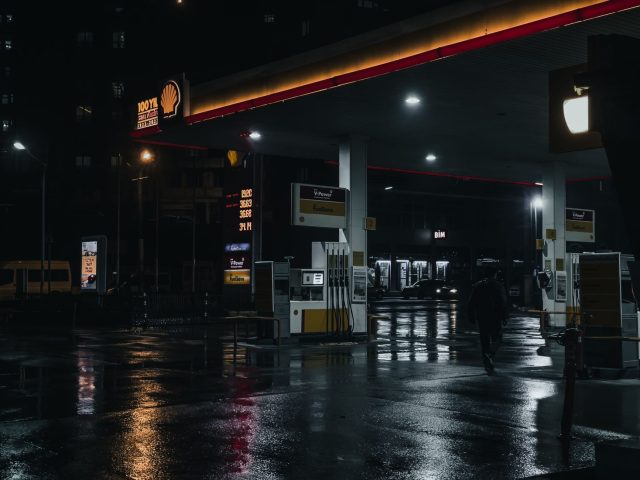 Aide aux grands rouleurs : Comment en profiter malgré la hausse des carburants ?