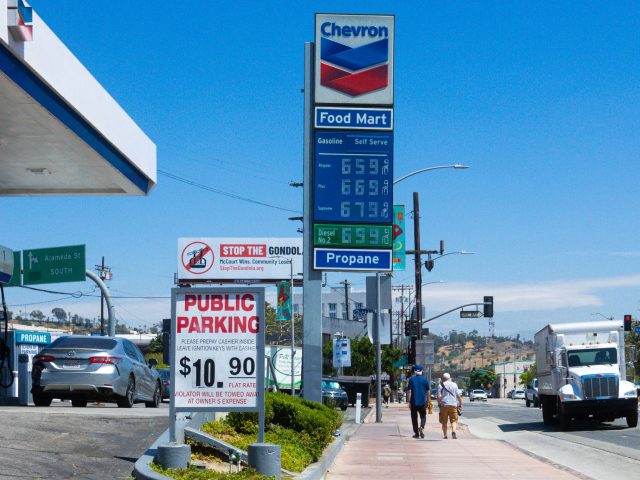 Dès maintenant, 2,39 euros le litre : comment alléger votre budget carburant ?