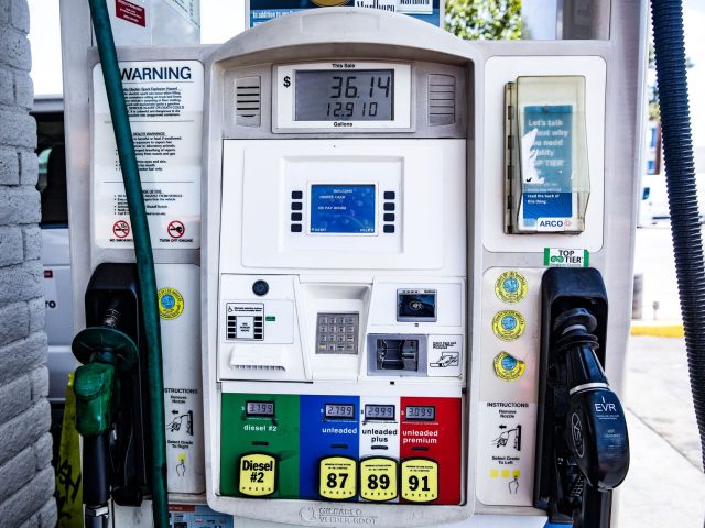 Paris : le litre de SP98 atteint 2,24 euros, une première depuis 2022