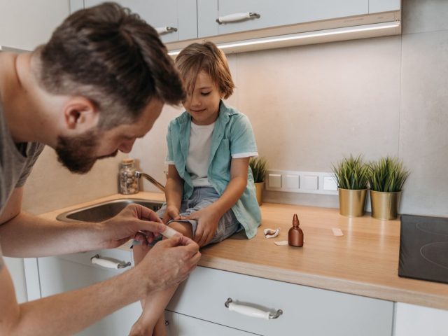 Sécuriser la maison contre les accidents domestiques des enfants